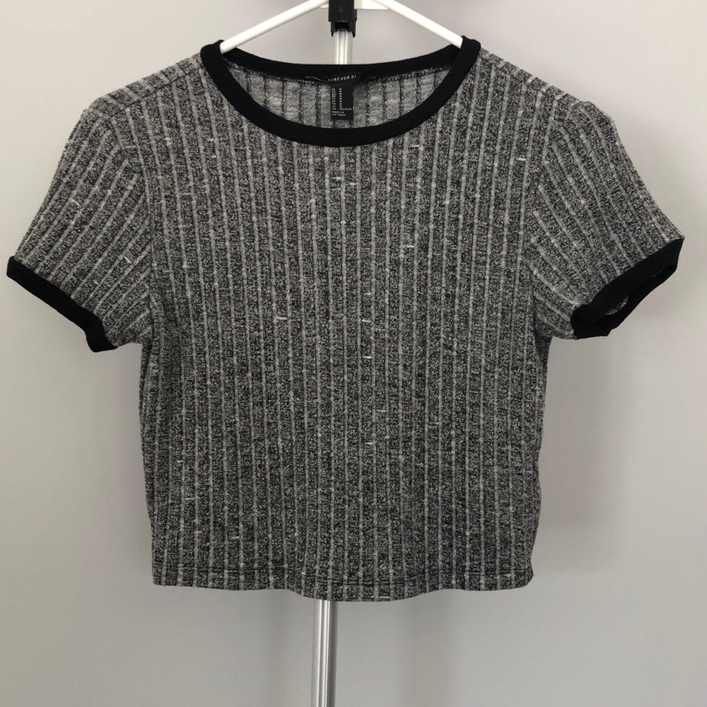 Forever 21 Ribbed Short Sleeve Crop Top Size Medium
